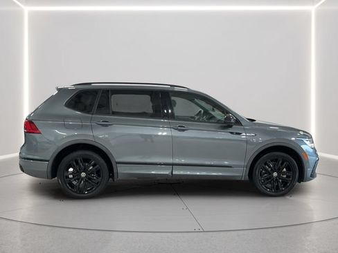 Used 2022 Volkswagen Tiguan SE R-Line FWD image 7