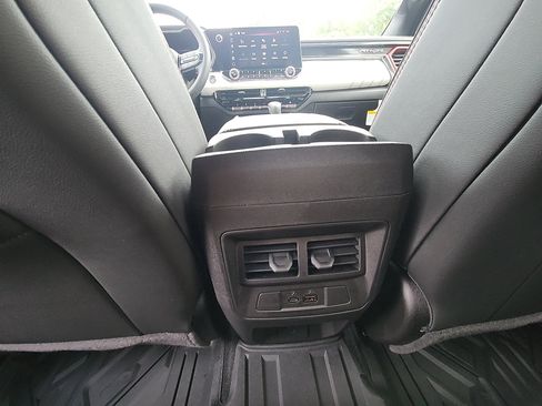 New 2025 GMC Canyon AT4 w/ AT4X Package image 33