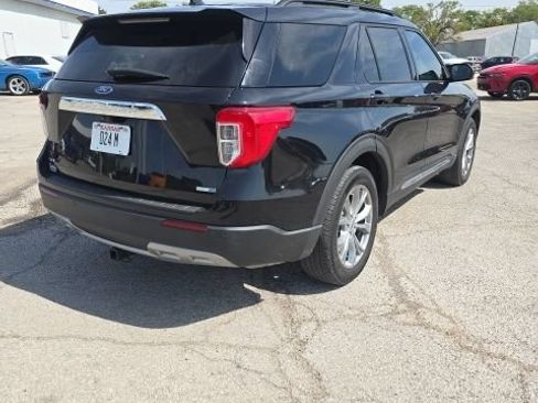 Used 2020 Ford Explorer XLT w/ Equipment Group 202A AWD/4WD image 3
