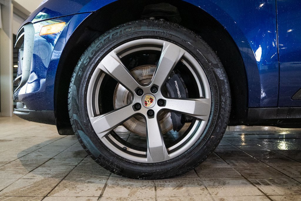 Certified 2025 Porsche Macan AWD/4WD image 11