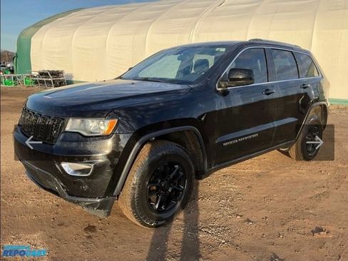 Used 2020 Jeep Grand Cherokee Laredo image 1