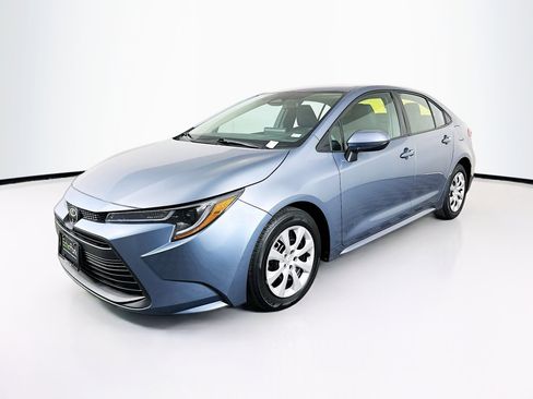 Used 2023 Toyota Corolla LE FWD image 3