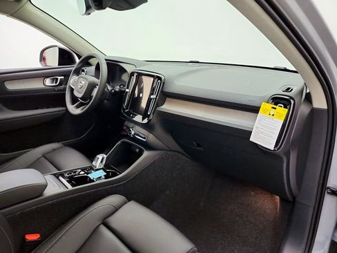 New 2026 Volvo XC40 B5 Plus w/ Climate Package AWD/4WD image 17