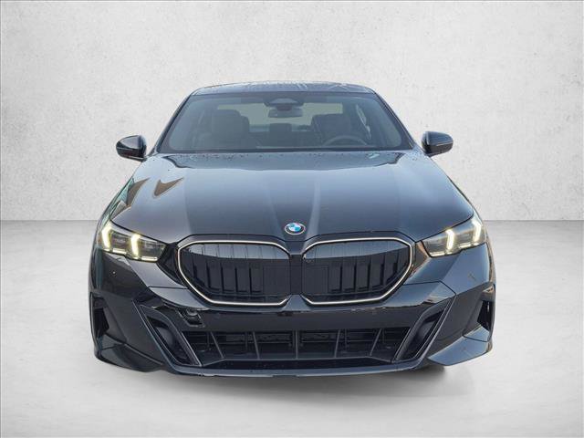 Used 2027 BMW 530i w/ M Sport Package RWD image 5