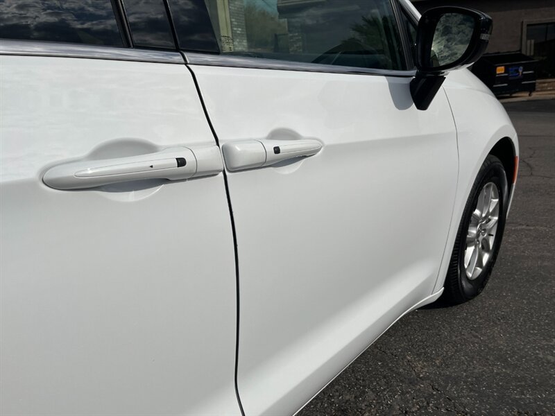 Used 2024 Chrysler Pacifica Touring-L FWD image 30