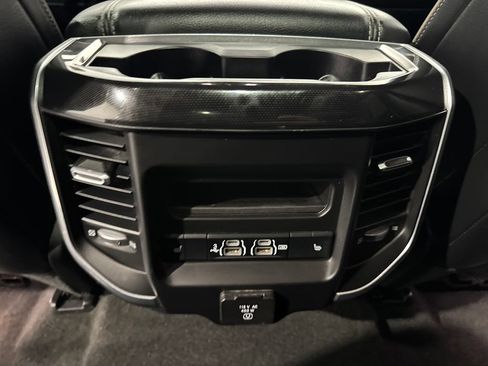 Used 2020 RAM 1500 Laramie AWD/4WD image 35