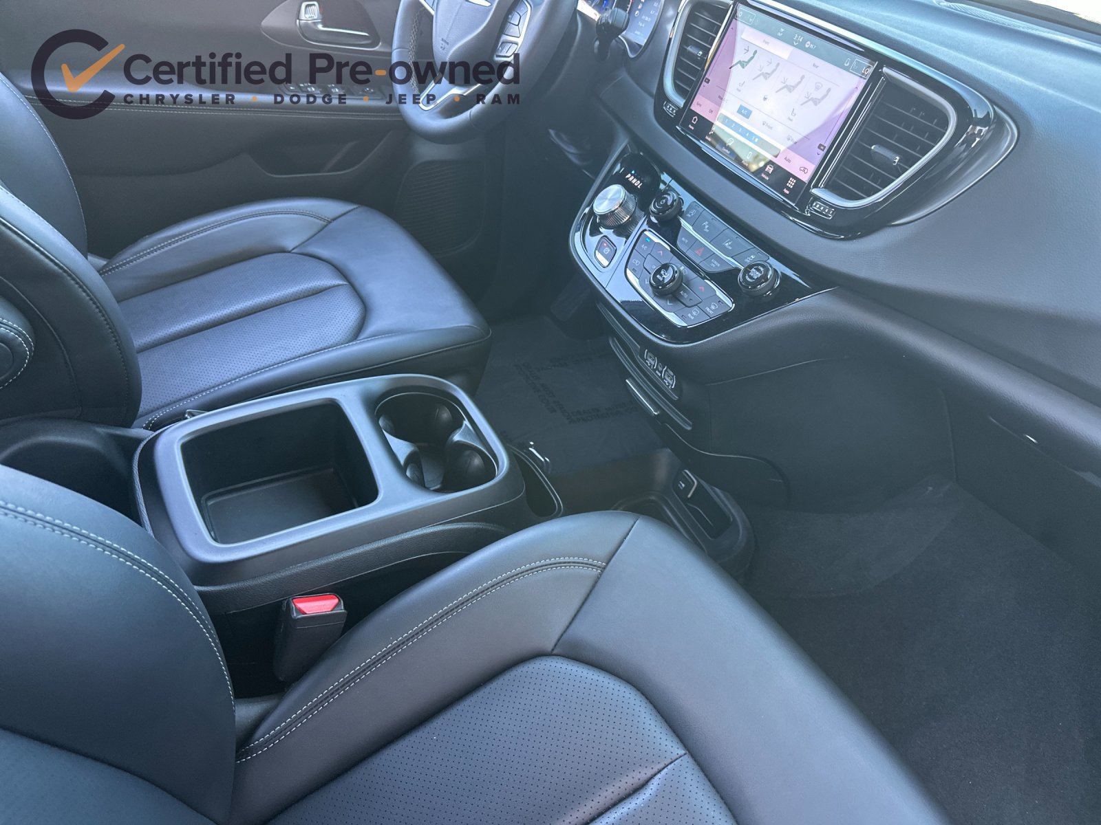 Certified 2025 Chrysler Pacifica Select FWD image 17