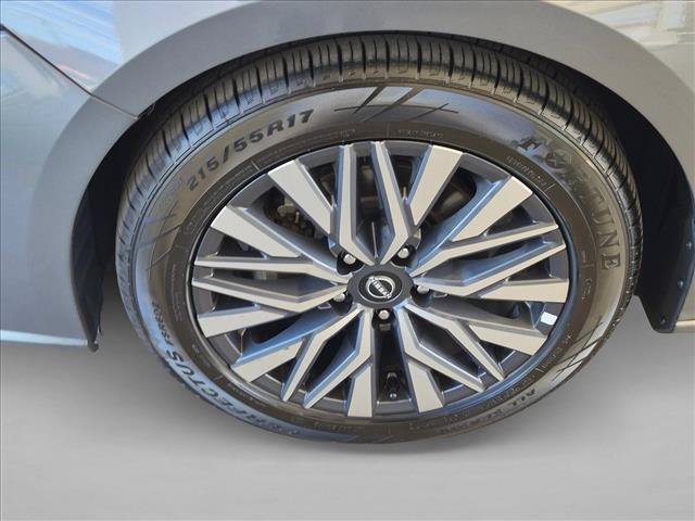Used 2025 Nissan Altima 2.5 SV FWD image 29