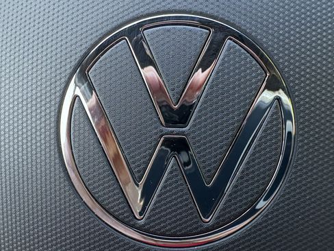 Used 2023 Volkswagen Tiguan SE AWD/4WD image 20