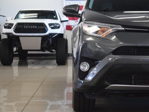 Used 2018 Toyota RAV4 Limited w/ Advanced Technology Package AWD/4WD image 11