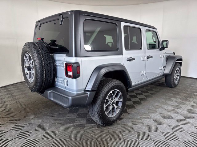 Used 2024 Jeep Wrangler Unlimited Sport AWD/4WD image 3