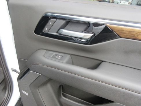 Used 2026 Chevrolet Tahoe High Country AWD/4WD image 23
