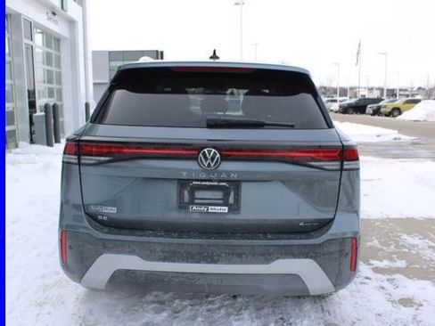Used 2025 Volkswagen Tiguan SE image 7