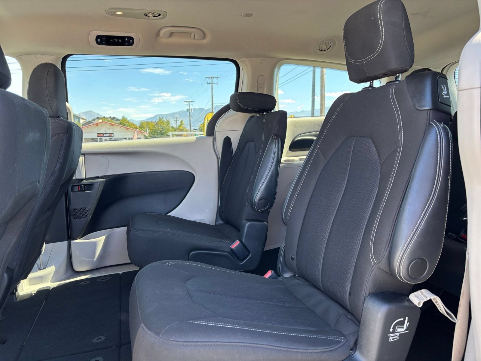 Used 2023 Chrysler Voyager LX FWD image 27