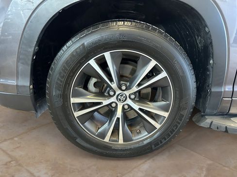 Used 2016 Toyota Highlander XLE FWD image 31