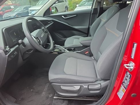 Used 2025 Kia Niro LX FWD image 5