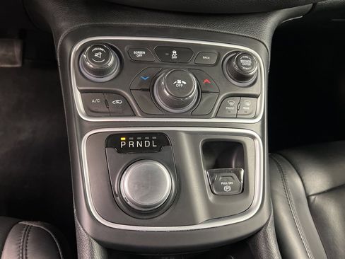 Used 2017 Chrysler 200 Limited Platinum image 13