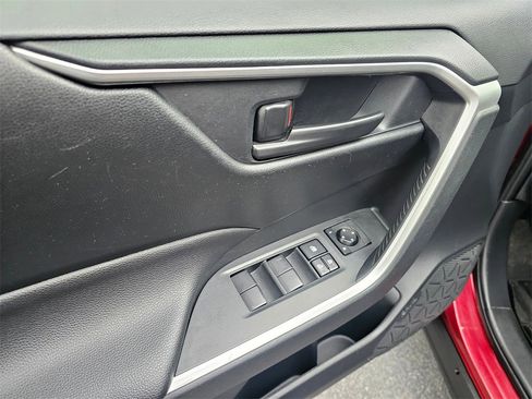 Used 2020 Toyota RAV4 LE image 20