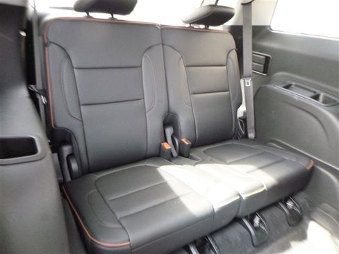 Used 2022 GMC Acadia AT4 w/ Technology Package AWD/4WD image 8