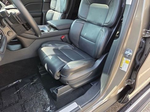Used 2025 Lincoln Aviator Reserve w/ Equipment Group 201A AWD/4WD image 8