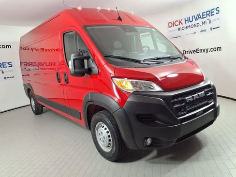 Used 2025 RAM ProMaster 2500 w/ Convenience Group FWD image 3