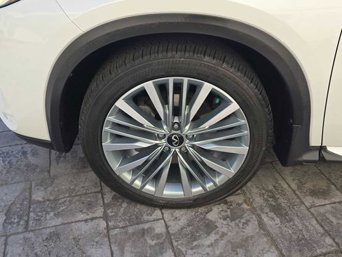Certified 2024 INFINITI QX50 Sensory image 9