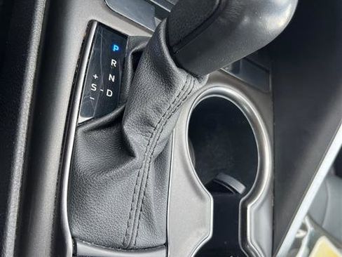 Used 2023 Toyota Camry SE image 19