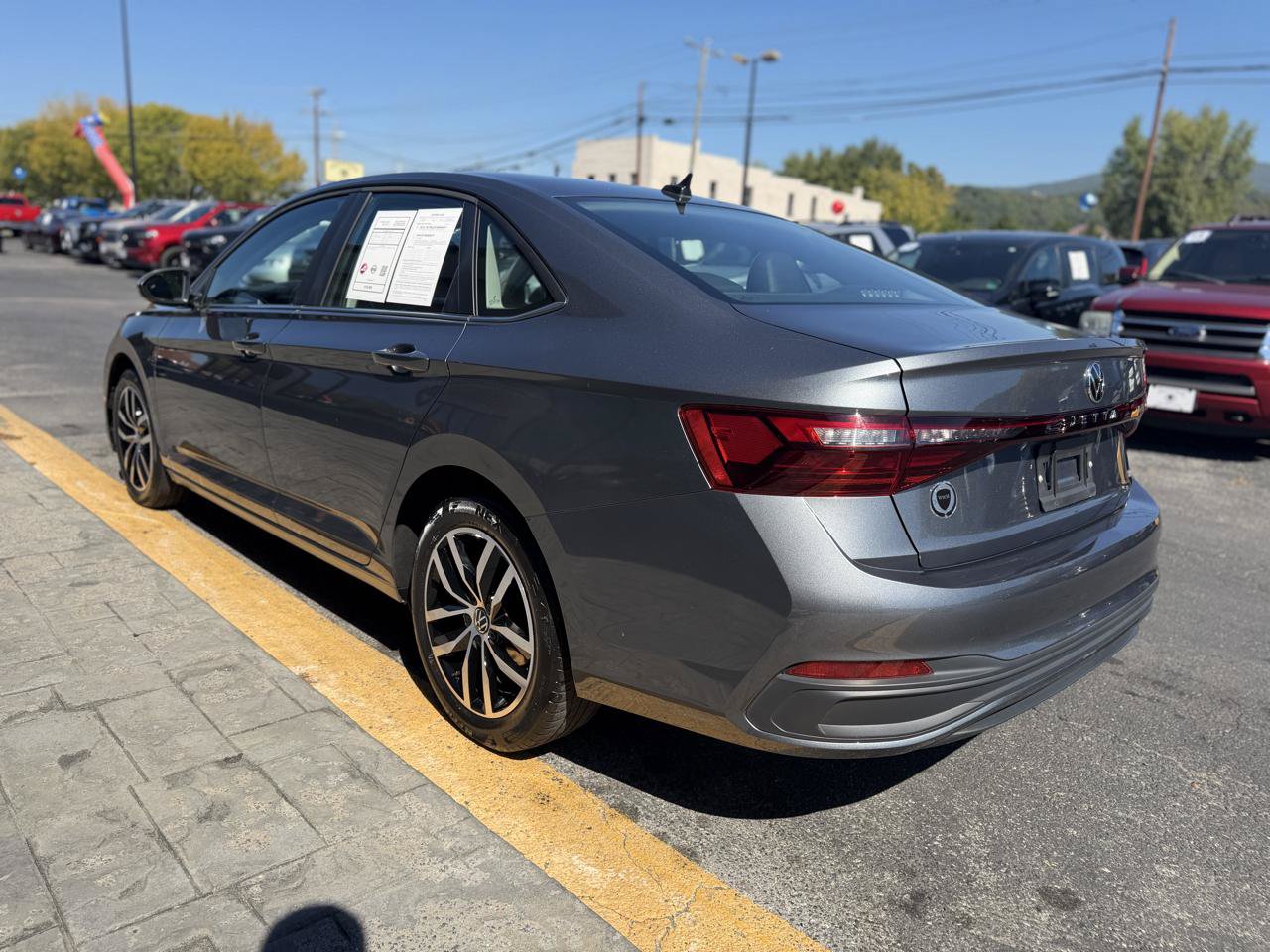 Used 2025 Volkswagen Jetta SE FWD image 6
