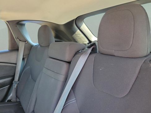 Used 2019 Jeep Cherokee Latitude w/ Popular Appearance Group image 12