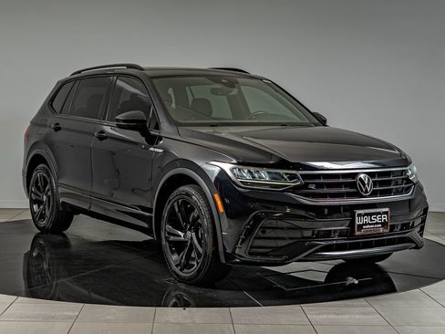 Used 2023 Volkswagen Tiguan SE R-Line FWD image 3