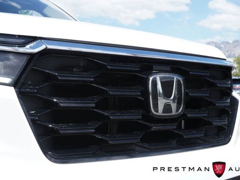 Used 2025 Honda Pilot Touring image 7