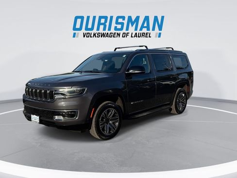 Used 2023 Jeep Wagoneer 4WD w/ Premium Group I image 4