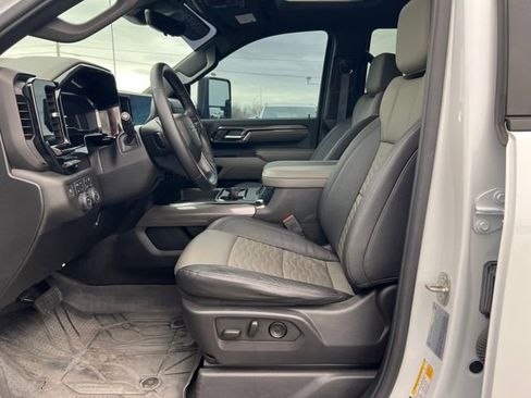 Used 2024 Chevrolet Silverado 2500 ZR2 w/ Technology Package image 10