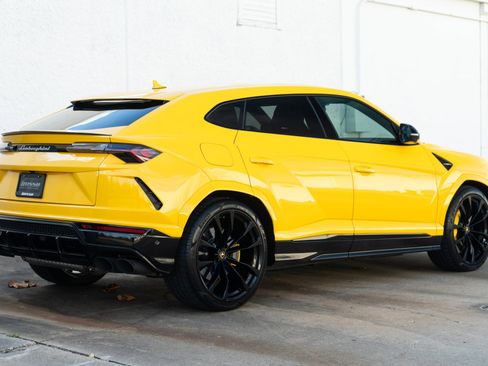Used 2021 Lamborghini Urus image 4