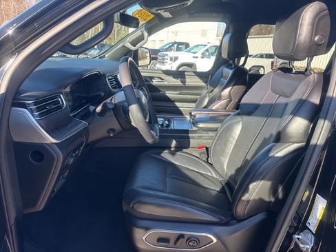 Used 2024 Jeep Wagoneer Series II w/ Flexible Seating Group AWD/4WD image 12