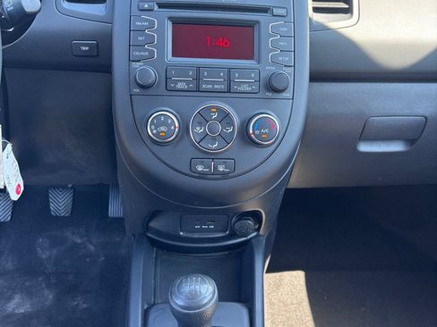 Used 2013 Kia Soul FWD image 17