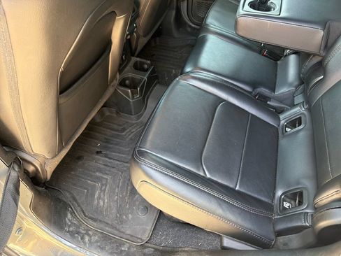 Used 2023 Jeep Gladiator Mojave AWD/4WD image 35