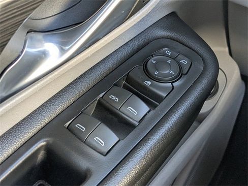 Used 2023 GMC Terrain SLT image 28