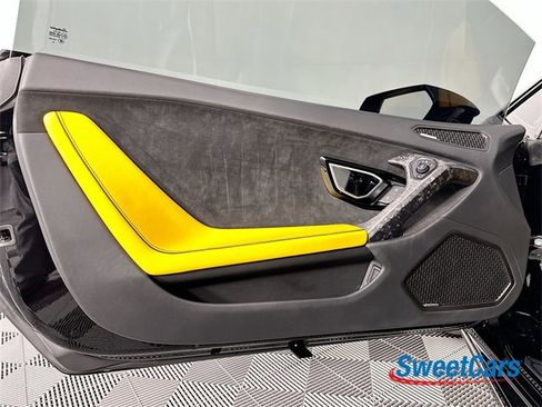 Used 2021 Lamborghini Huracan EVO image 32