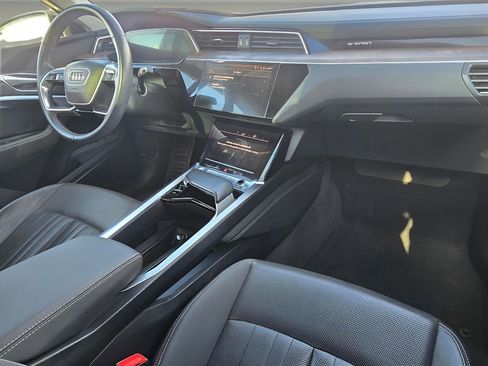 Used 2020 Audi e-tron Premium Plus image 28