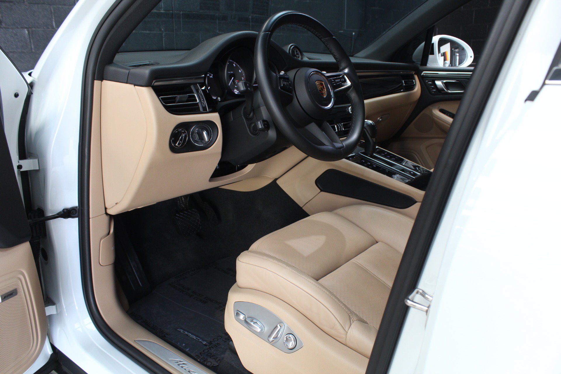 Used 2022 Porsche Macan S AWD/4WD image 37