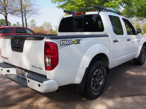 Used 2020 Nissan Frontier PRO-4X image 8