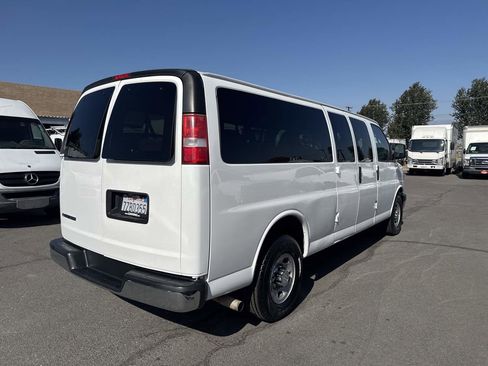 Used 2017 Chevrolet Express 3500 LT w/ LT Preferred Equipment Group image 7