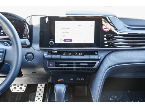 Used 2026 Toyota Camry Hybrid FWD image 12