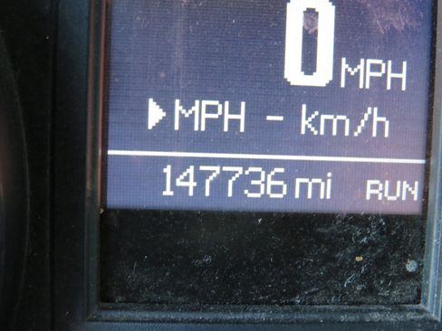 Used 2013 Chrysler Town & Country Touring image 8