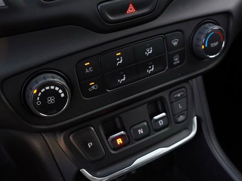 Used 2020 GMC Terrain SLE image 17