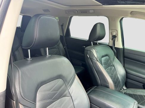 Used 2022 Nissan Pathfinder Platinum w/ Cargo Package FWD image 30