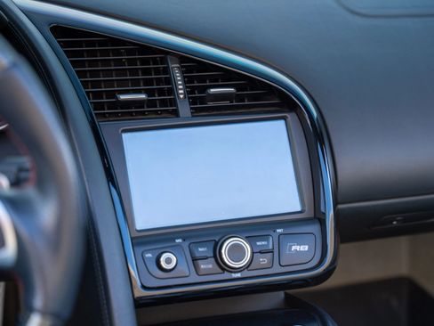 Used 2011 Audi R8 V10 image 17