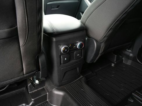 Used 2023 Ford Explorer XLT image 25