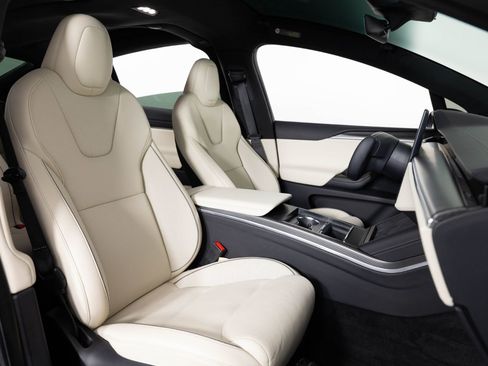 Used 2023 Tesla Model X Plaid image 32